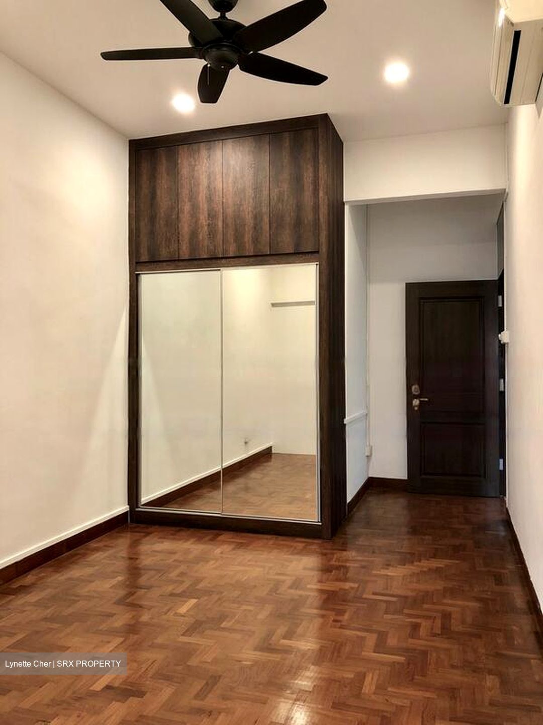 Opera Estate (D15), Terrace #472958401